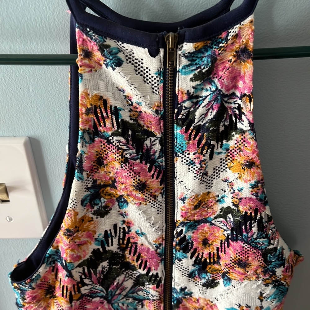 Dress - Picture 6 of 6